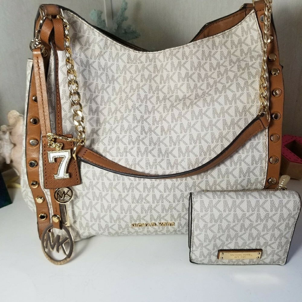 Michael Kors Vanilla Stud leather Bucket + wallet